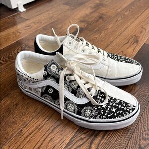 Vans Old Skool Split Bandana Sneakers in Black and White Unisex Mens 6/ Wmns 7.5